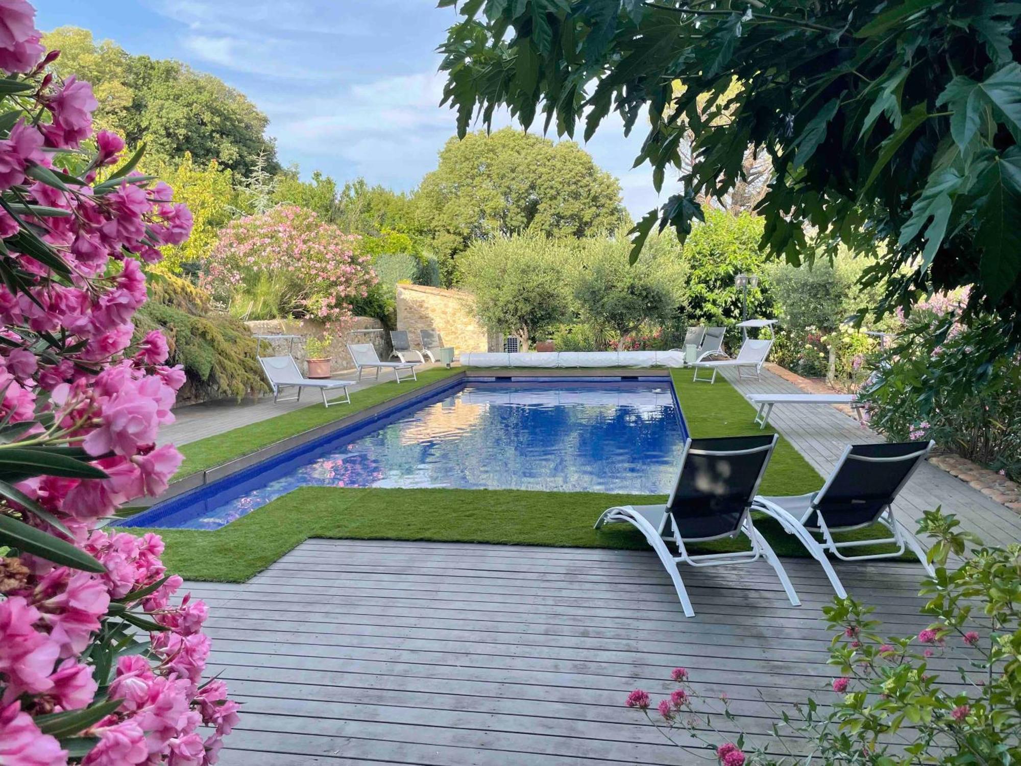 Gites Au Chateau Des Estubiers Les Granges-Gontardes Exteriör bild